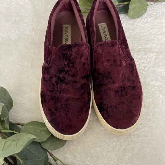 Steve Madden Burgundy Gills Crushed Velvet Platform Slip-on Sneakers - Picture 2 of 11